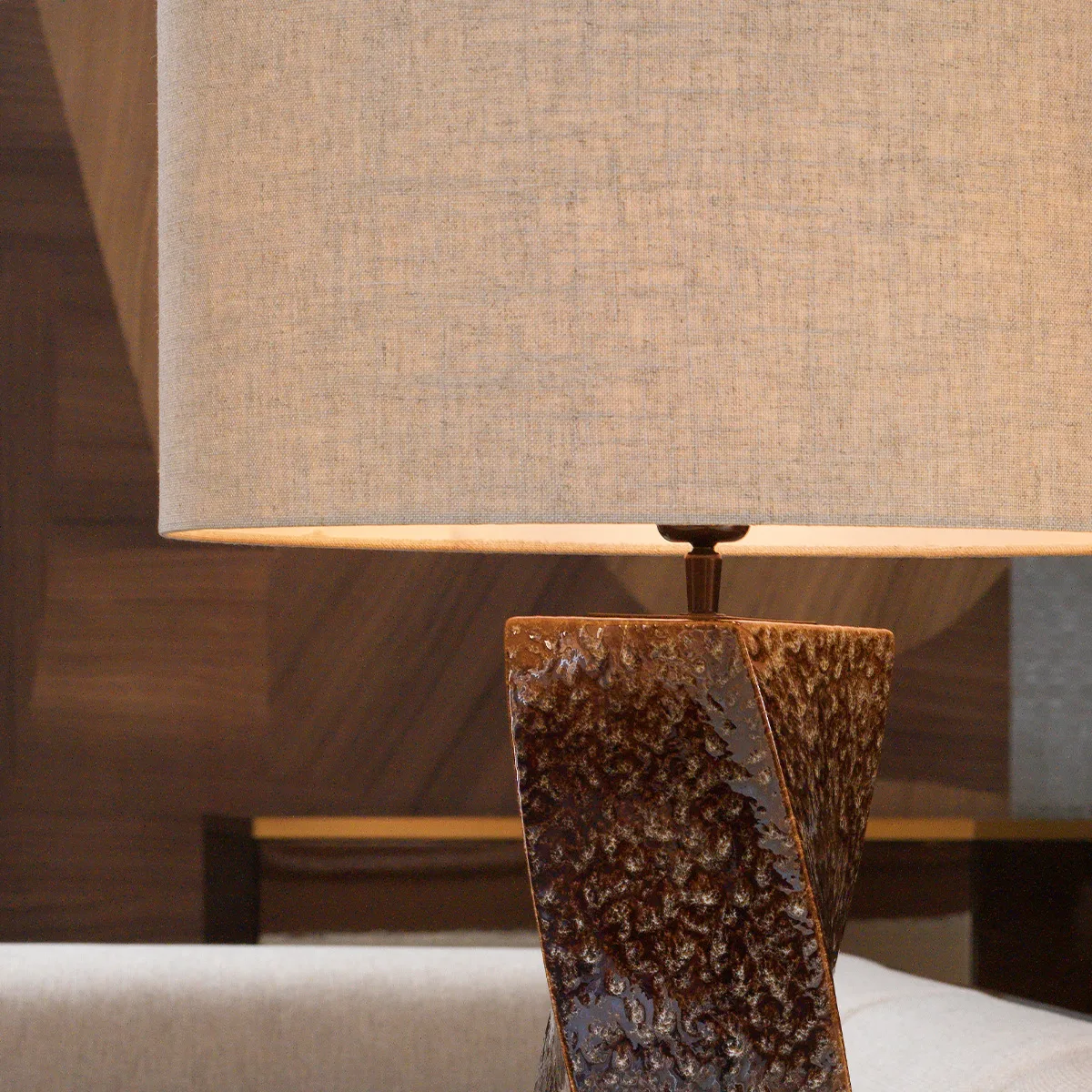 Table lamp